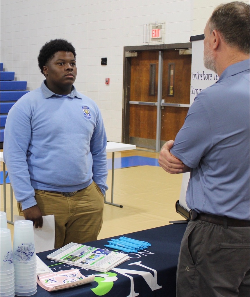 Student talks to a recruiter.