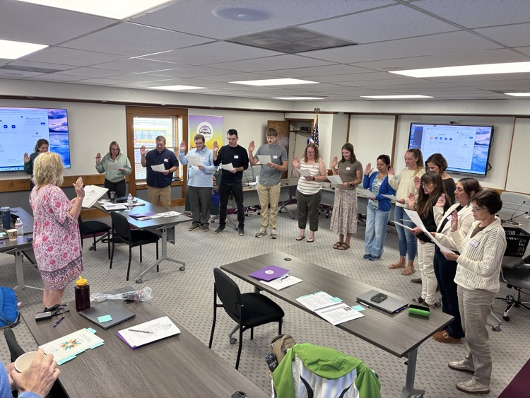 New teachers reciting district teacher oath