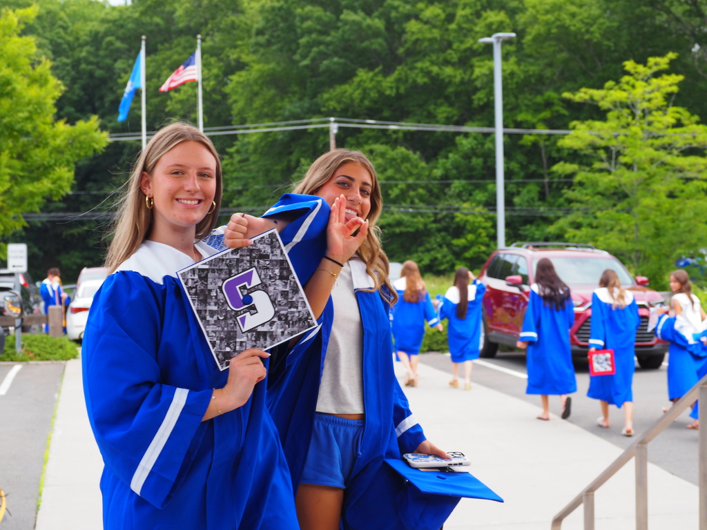 Senior showing off her decorated cap