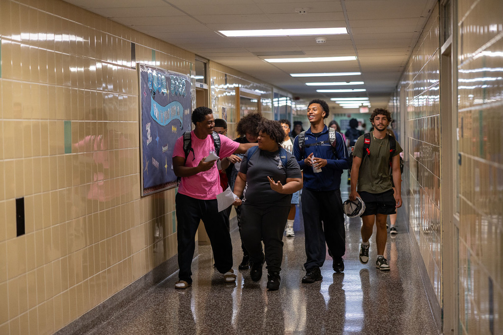 students and teachers arriving at EHS