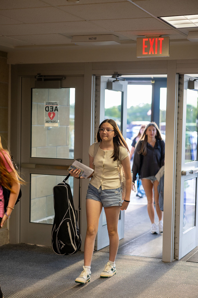 students and teachers arriving at EHS