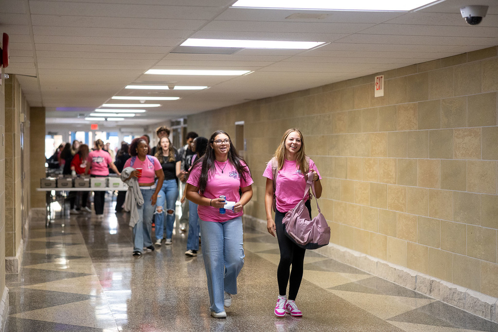 students and teachers arriving at EHS