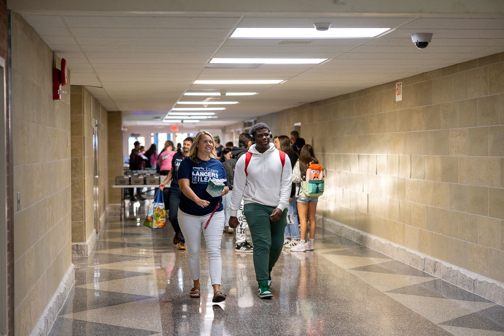 students and teachers arriving at EHS