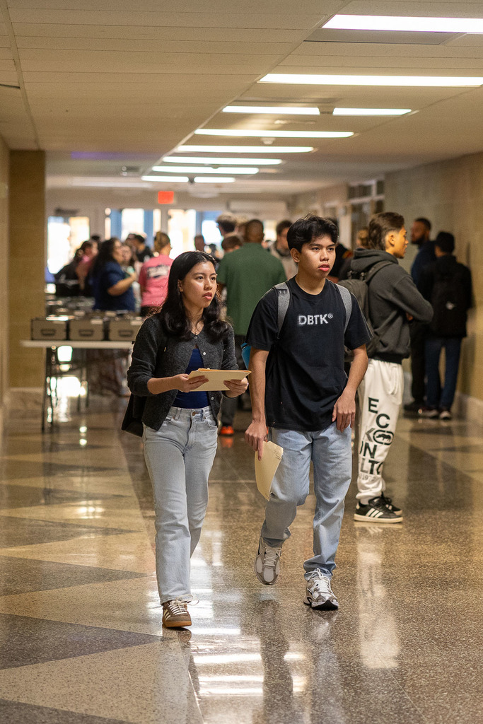 students and teachers arriving at EHS