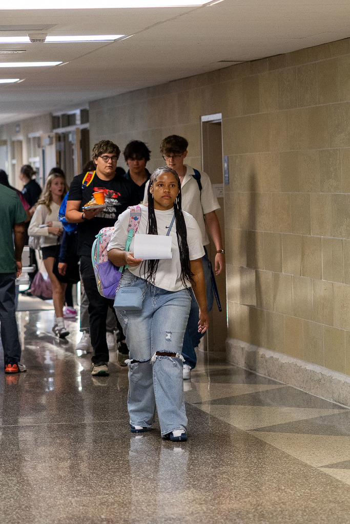 students and teachers arriving at EHS