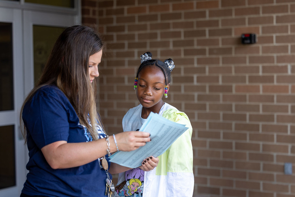 students arriving at Durand