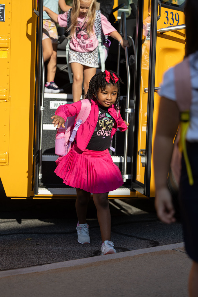 students arriving at Ivan Green