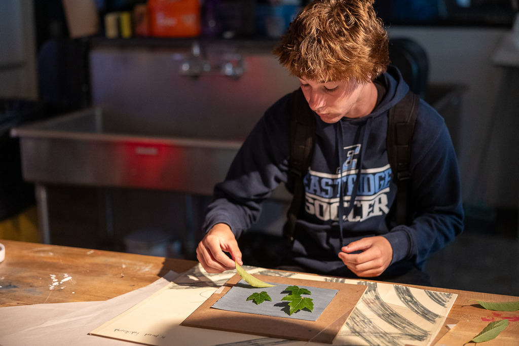 students working on their cyanotypes