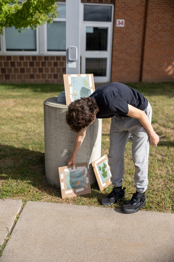 students working on their cyanotypes