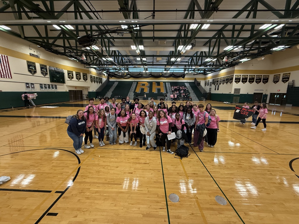EI link crew leaders smile for a photo