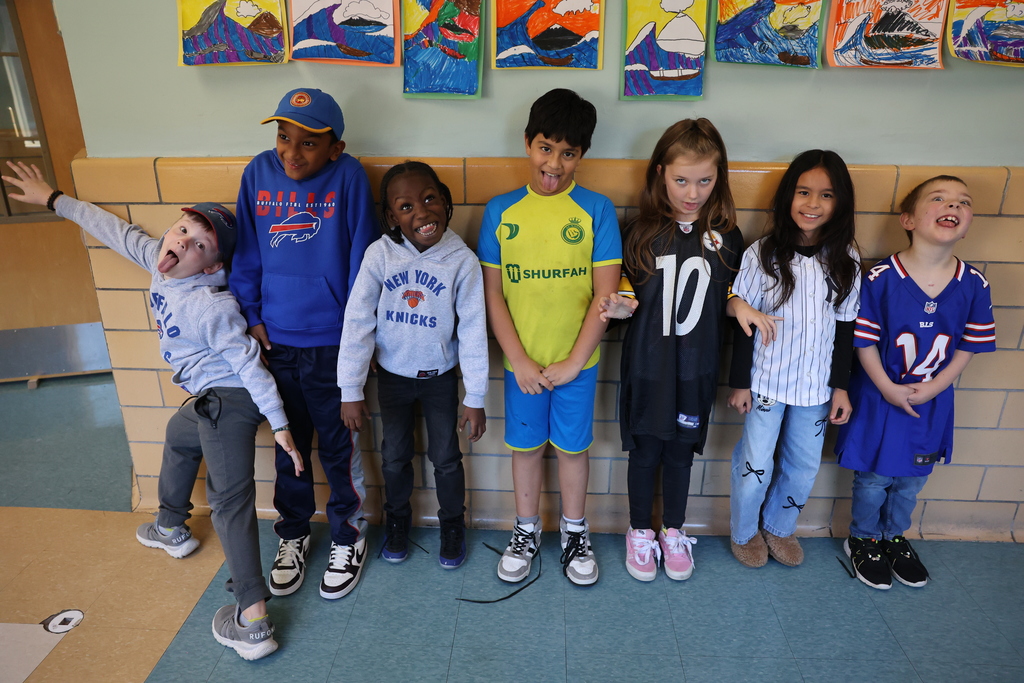 students make a funny face in the hallway