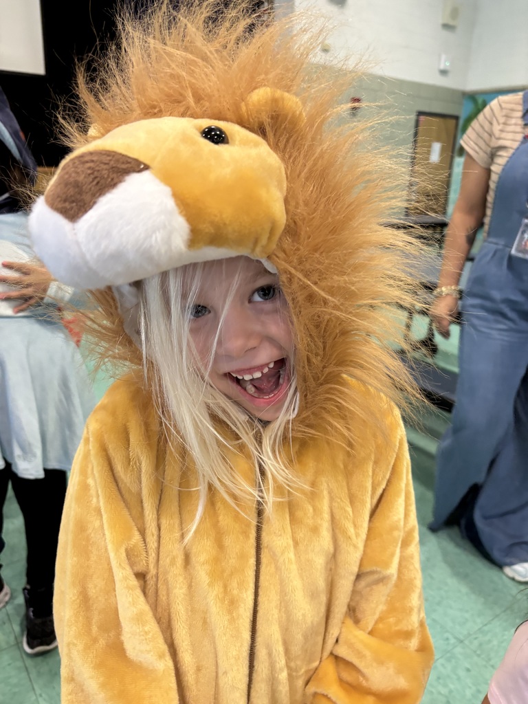 students smiles as lion