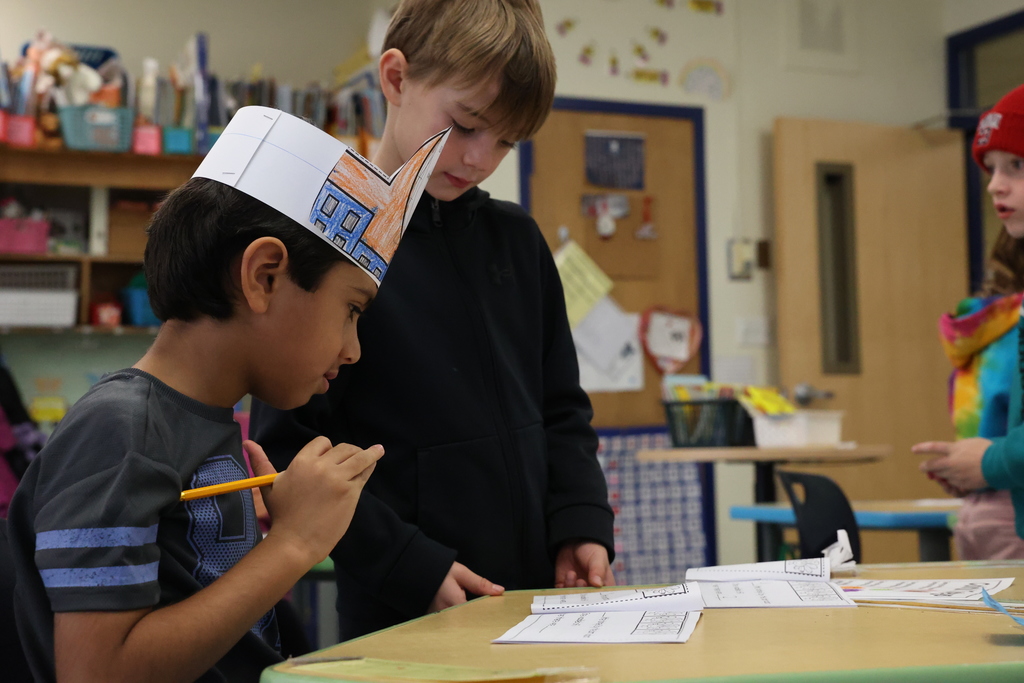 Students reading five little turkeys