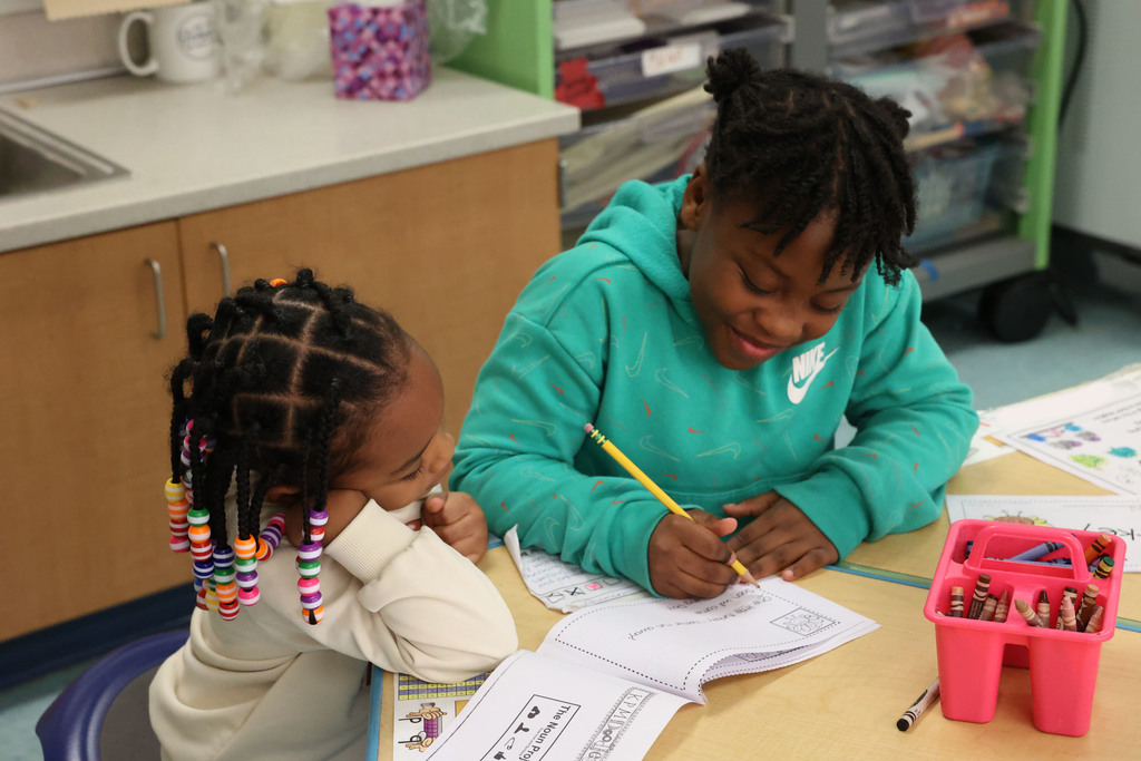 Students reading five little turkeys