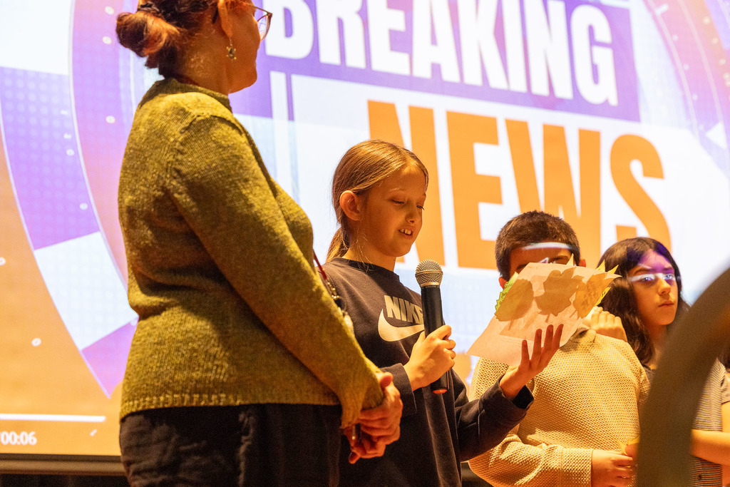 students reading messages of gratitude