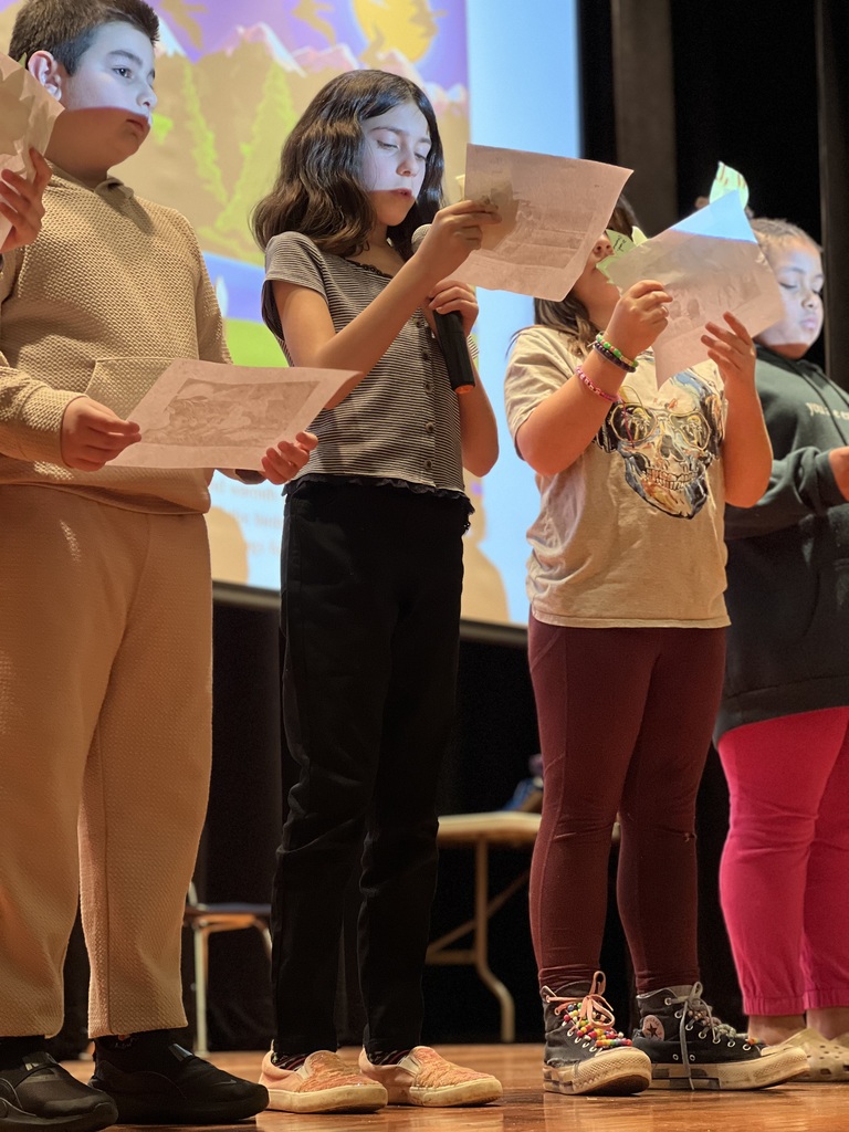 students reading messages of gratitude