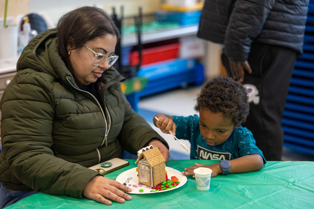 UPK students making gingerbread houses