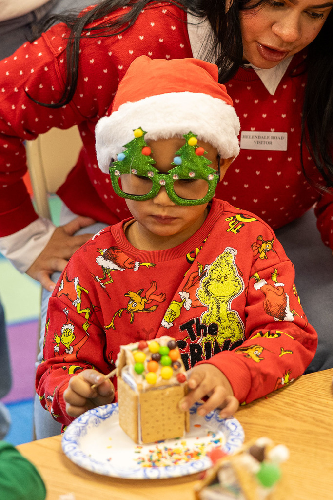 UPK students making gingerbread houses