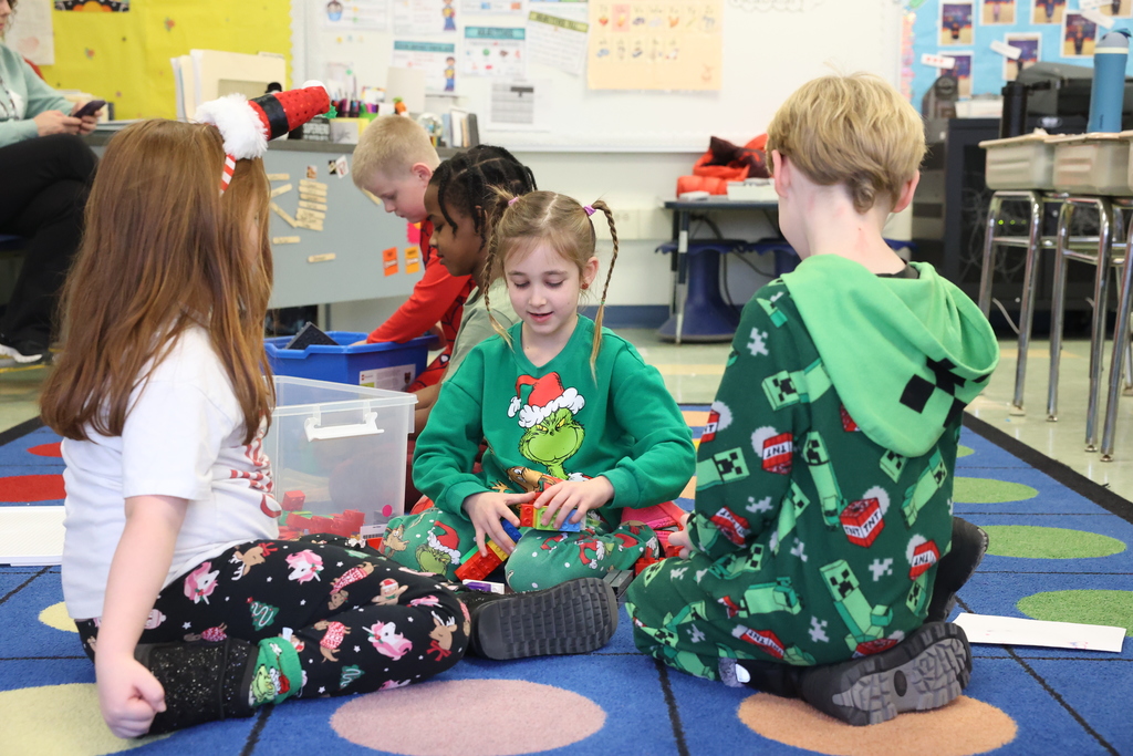 students play with legos