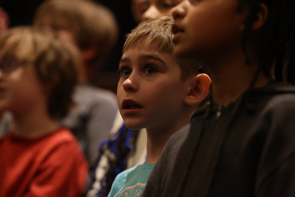 student sings song in chorus 