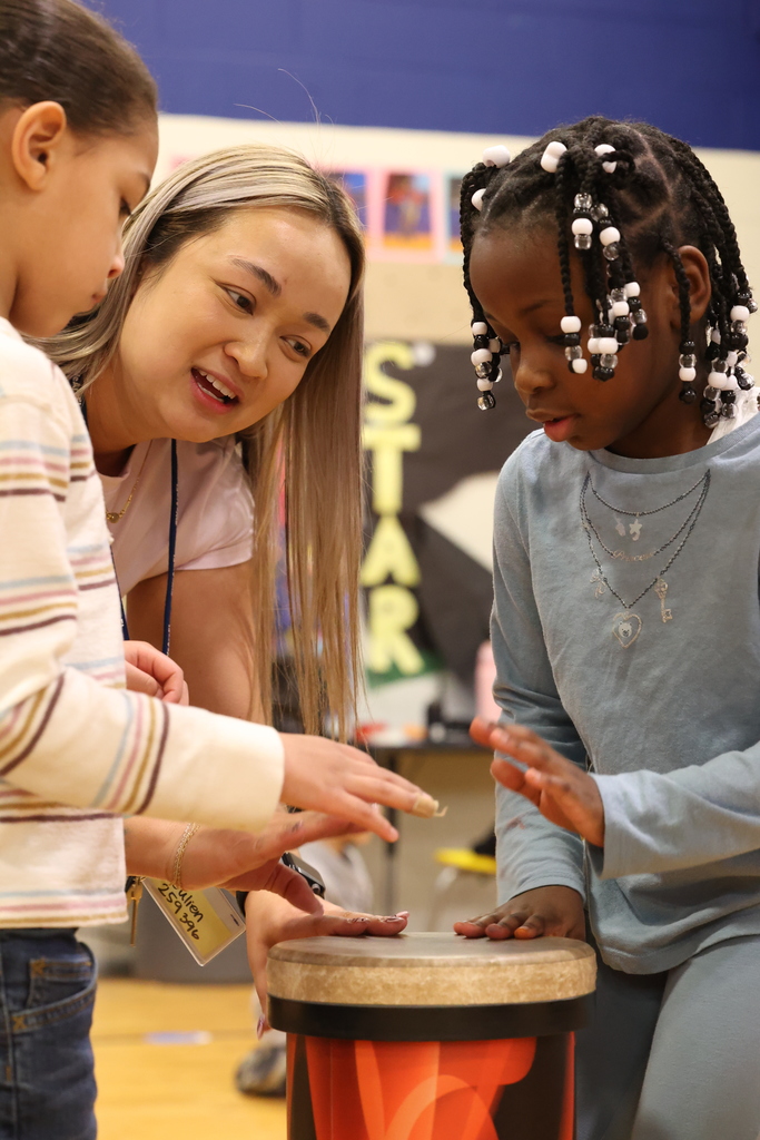 students play the drum together with teacher