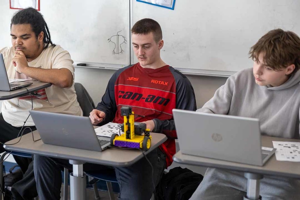 students coding robots