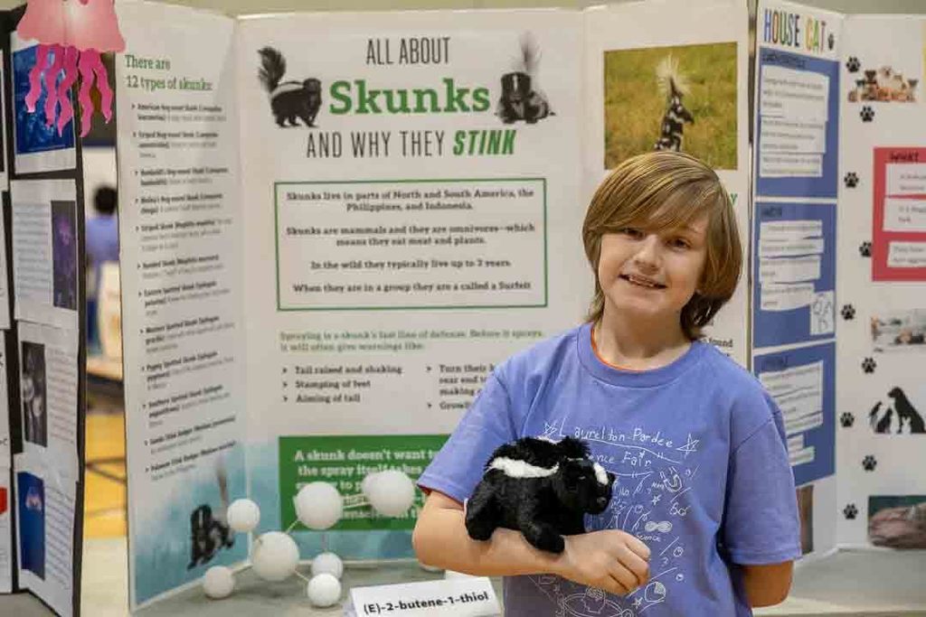 Students with their science project