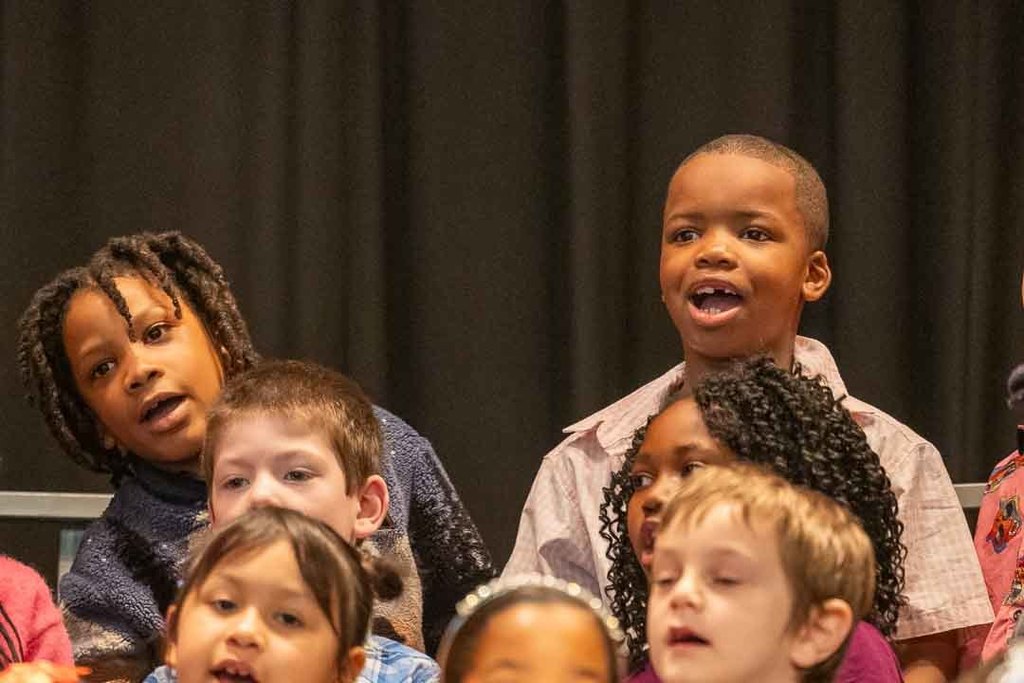 1st graders singing
