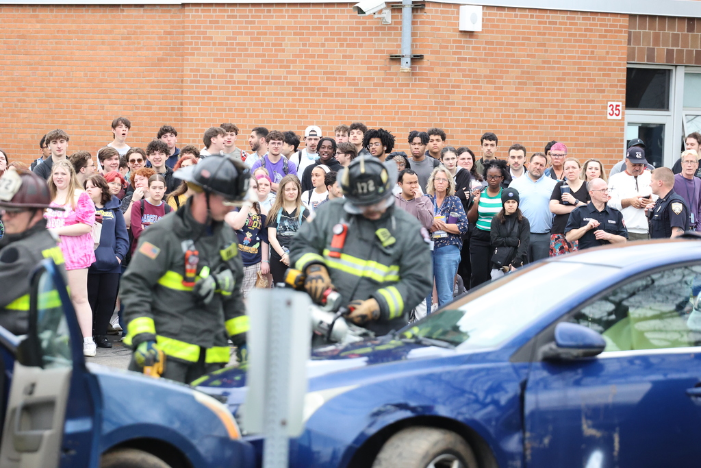 Student watch DWI reenactment to learn about the dangers of driving impaired 