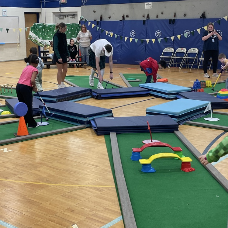 kid playing mini golf