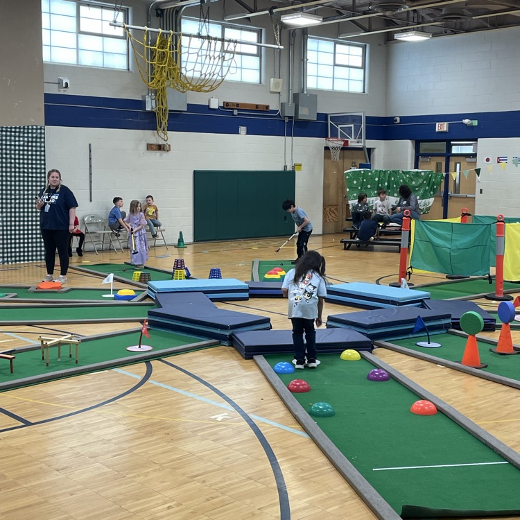 kid playing mini golf