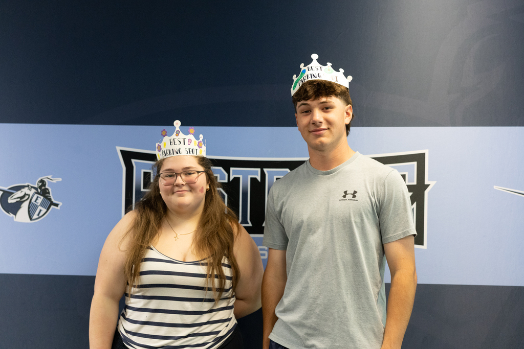 seniors posing with their crowns