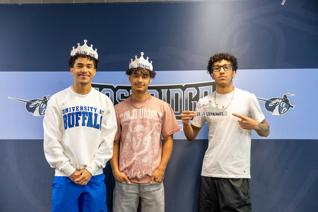 seniors posing with their crowns