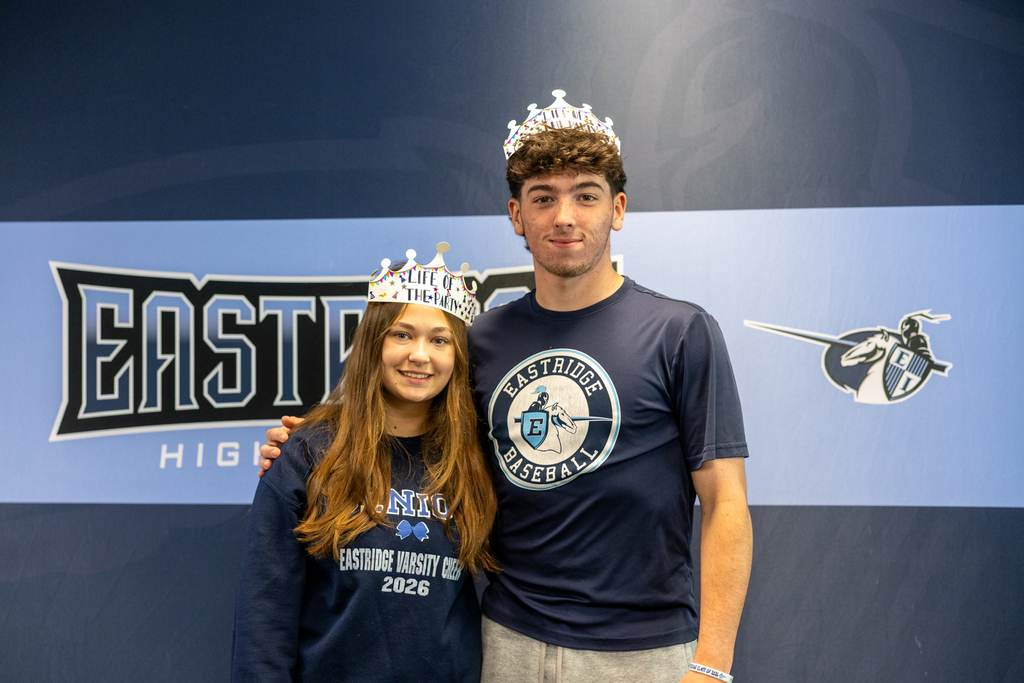 seniors posing with their crowns