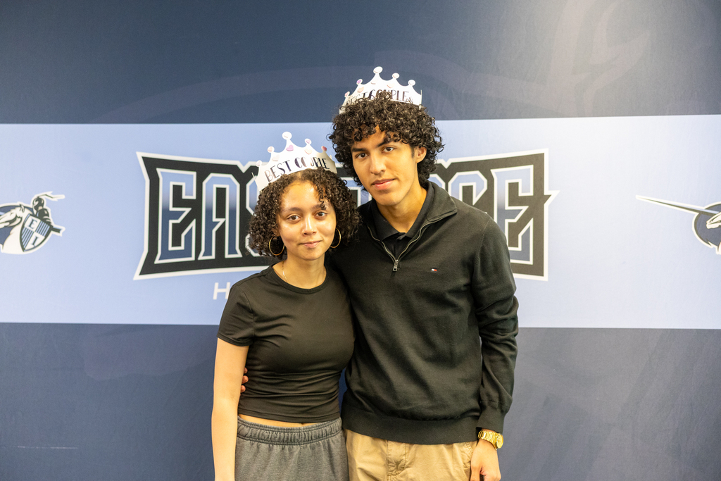seniors posing with their crowns