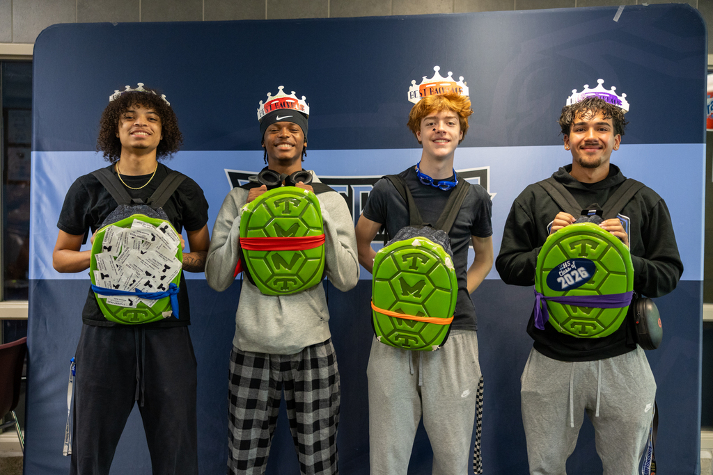 seniors posing with their crowns