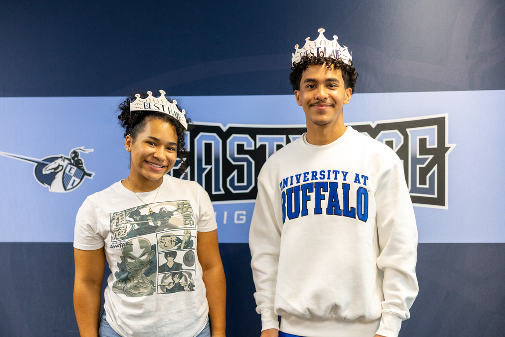 seniors posing with their crowns