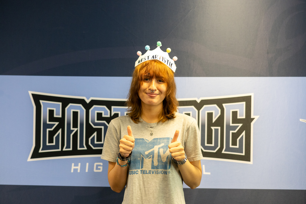 seniors posing with their crowns