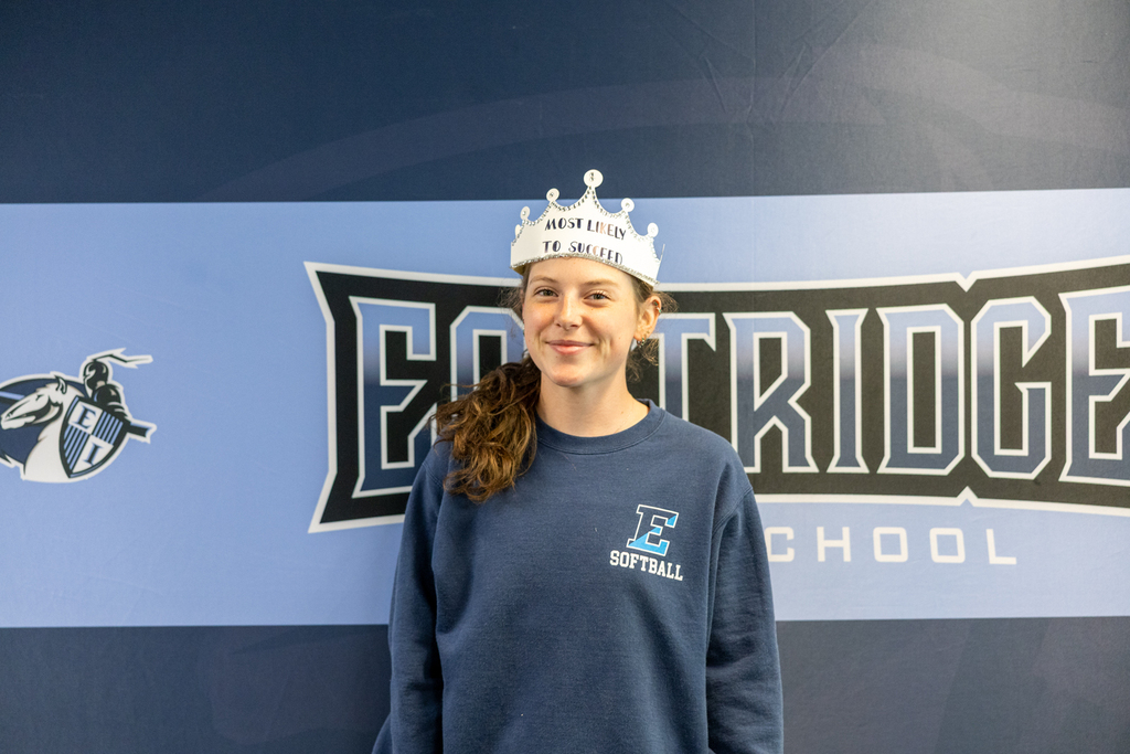 seniors posing with their crowns