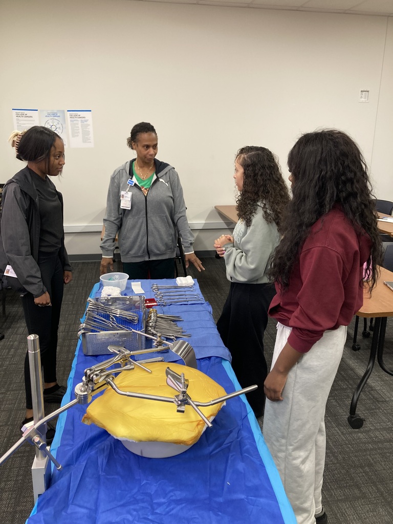 students on Biomedical field trip to Rochester General College of Health Careers