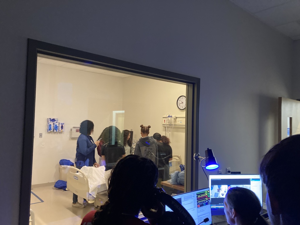 students on Biomedical field trip to Rochester General College of Health Careers