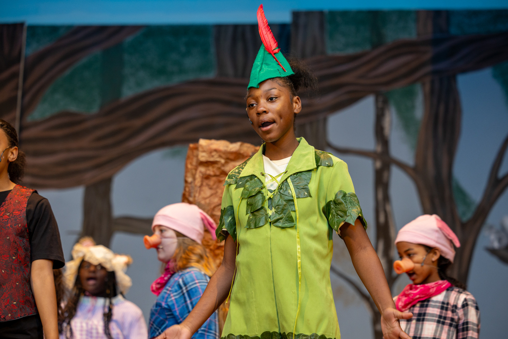 cast of Shrek Jr performing