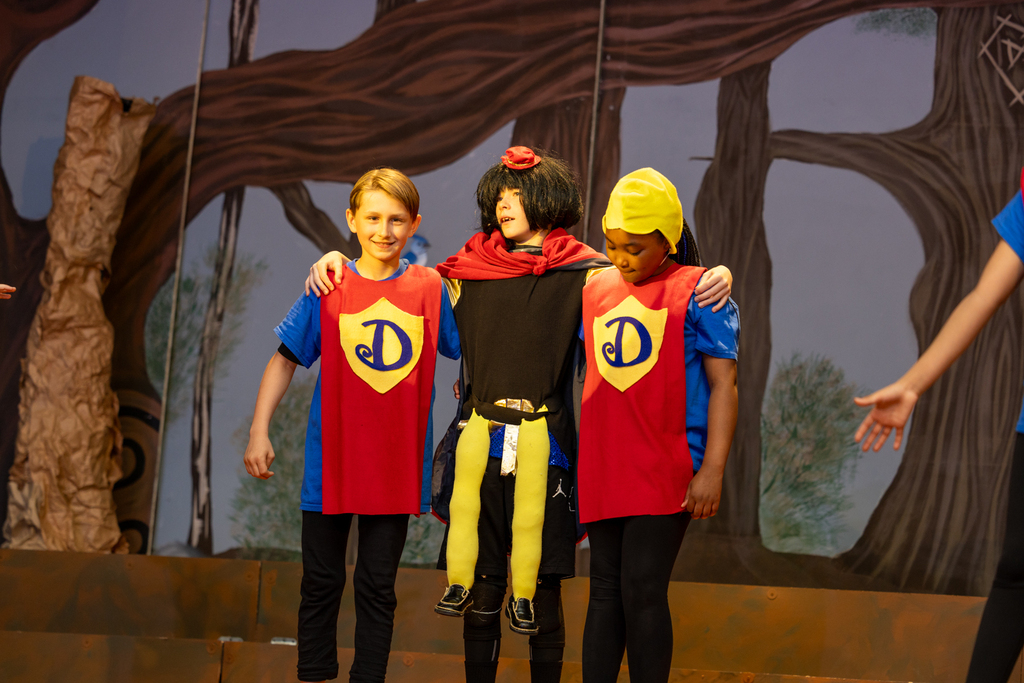 cast of Shrek Jr performing