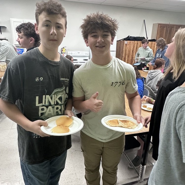 kids eating pancakes 