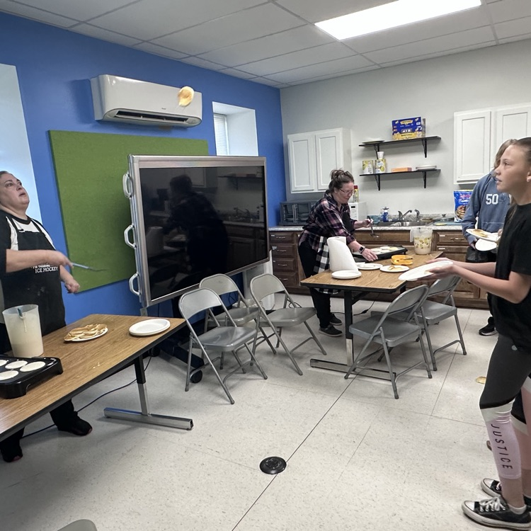 kids eating pancakes 