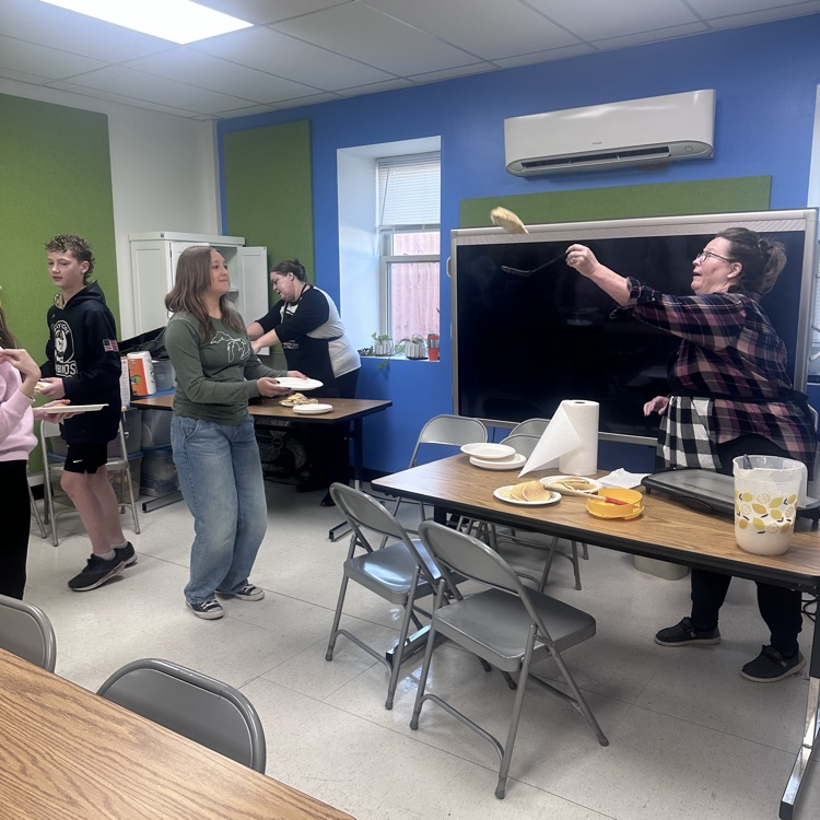 kids eating pancakes 