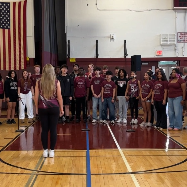 chorale singing national anthem