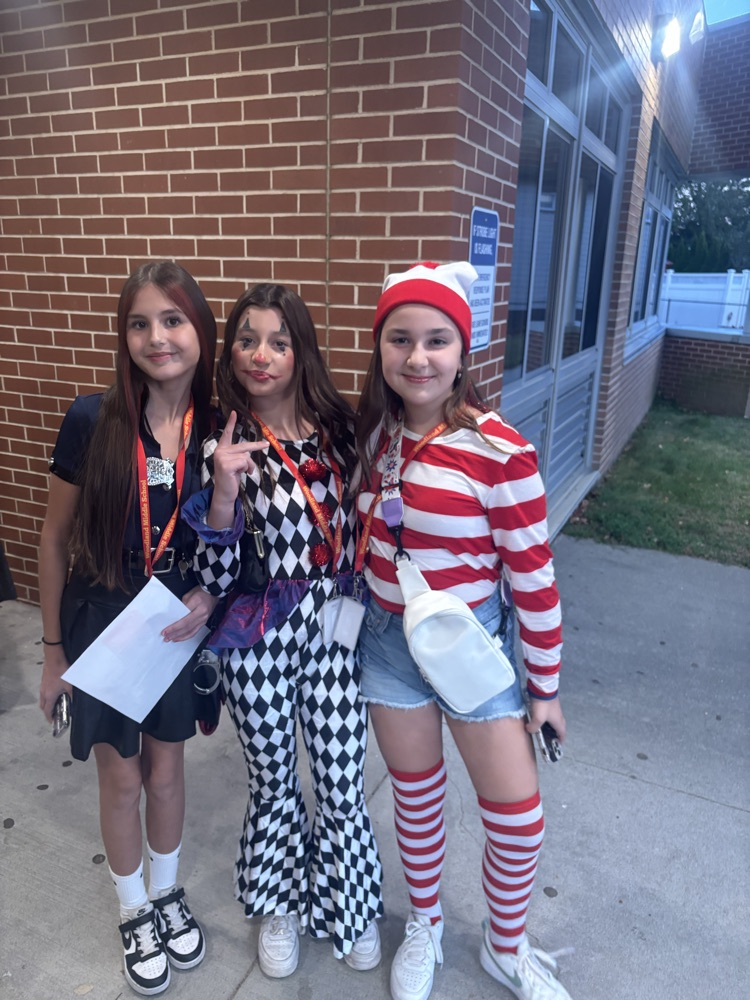 Costumes, music, and lots of fun! 🎃🕺💃 Our Halloween Dance was full of spooky spirit and amazing energy!