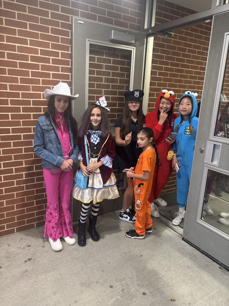 Costumes, music, and lots of fun! 🎃🕺💃 Our Halloween Dance was full of spooky spirit and amazing energy!