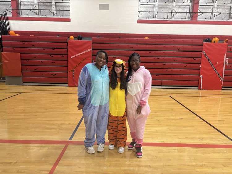 Seventh- and eighth-grade students showed their spooky spirit at the Halloween Dance! 🎃🪩 From creative costumes to fun vibes, it was a night full of laughs and great memories! 👻